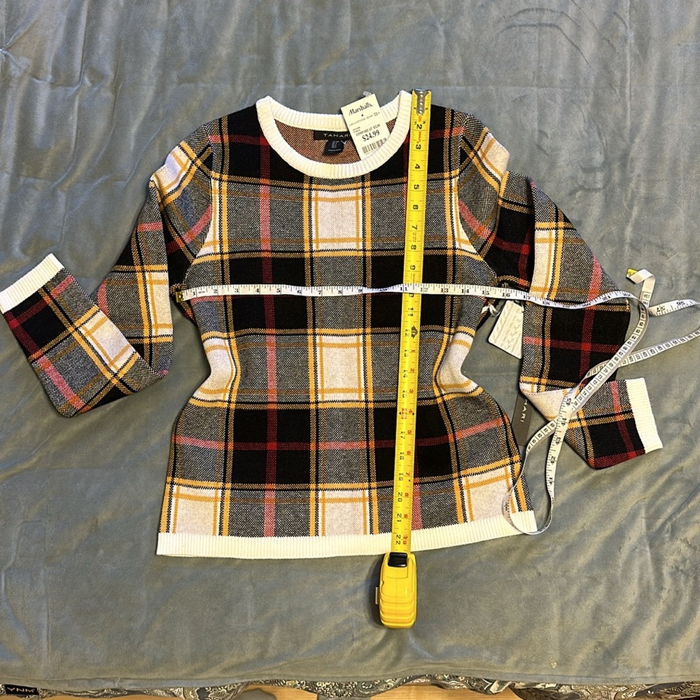 S / NWT Tahari Plaid Crewneck Sweater